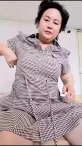 老骚肥熟自慰自拍
