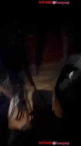 户外做爱真的是又爽又刺激，时刻都要看有没人过来